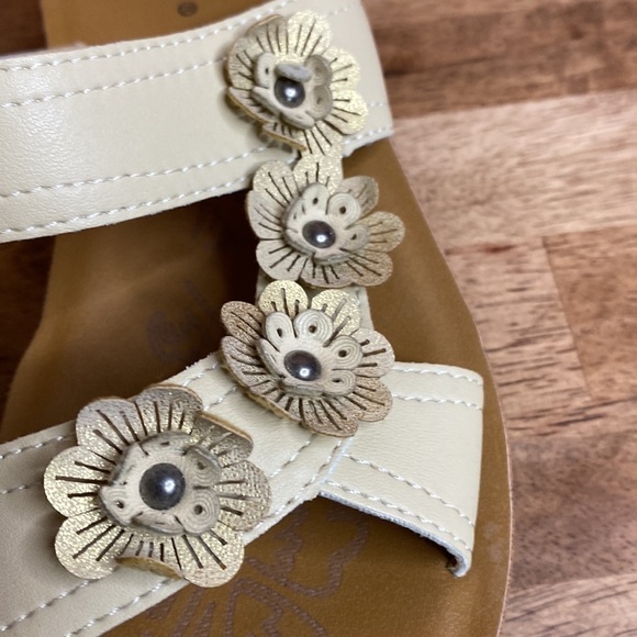 Kozi Slip On Slide Cream Floral Wedge Sandal Size 7 - Picture 6 of 10